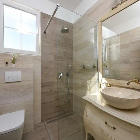 Luxury Stone Villa Imperia וילה *